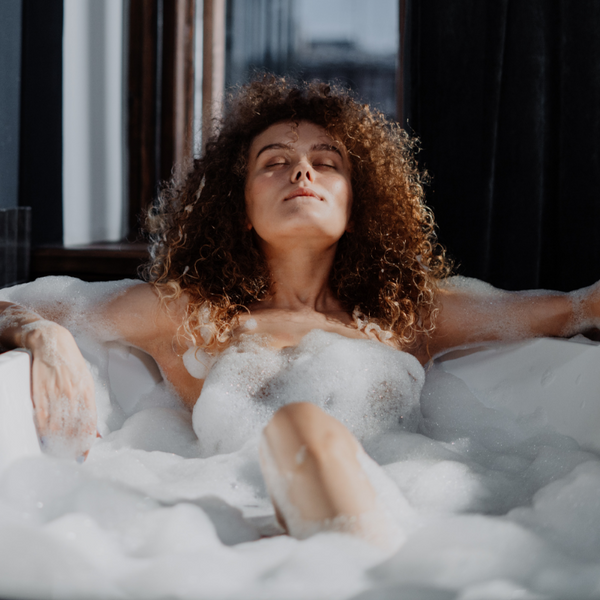 9 razões pelas quais você deve tomar um banho relaxante